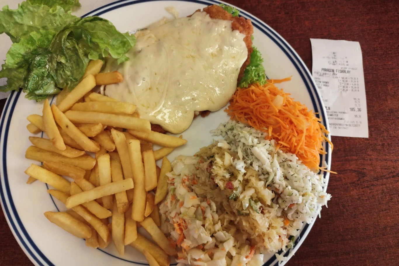 Turyści zamówili dania dla pięciu osób - jak widać porcje były spore. Turyści zamówili dania dla pięciu osób - jak widać porcje były spore.