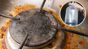 Banalny sposób na czyszczenie palników. Wystarczy, że włożysz je do reklamówki