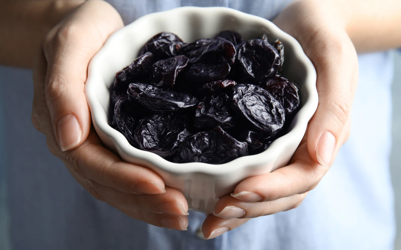 Dietetycy zalecają porcję ok. 50 g dziennie, czyli 5-6 sztuk.