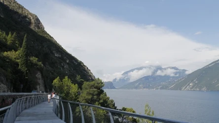 Ścieżka pieszo-rowerowa wokół jeziora Garda 