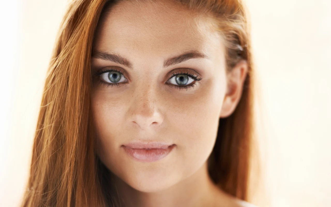 Zadbane i dobrze wystylizowane brwi potrafią całkiem odmienić twarz