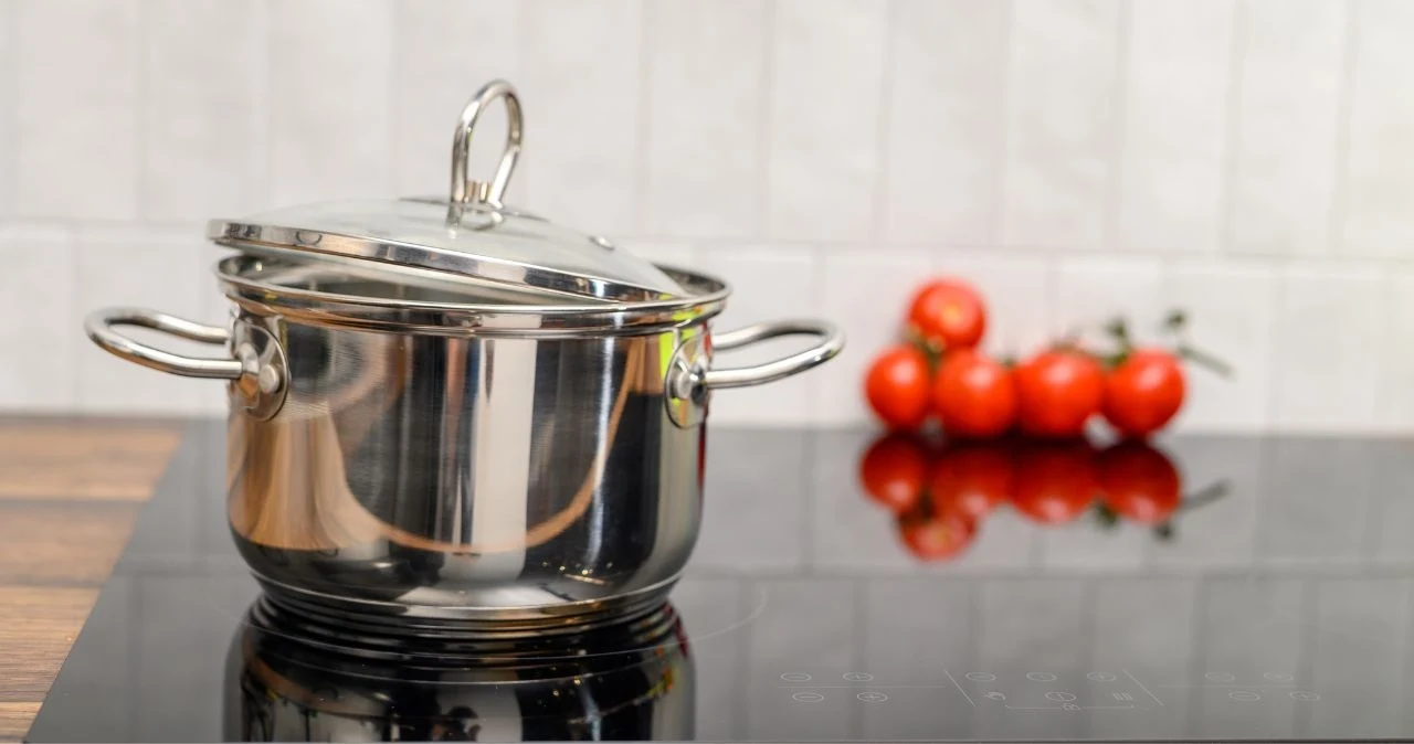 Promocja na garnki MG Home w Biedronce. Zestaw 8 elementów w obniżonej cenie Promocja na garnki MG Home w Biedronce. Zestaw 8 elementów w obniżonej cenie