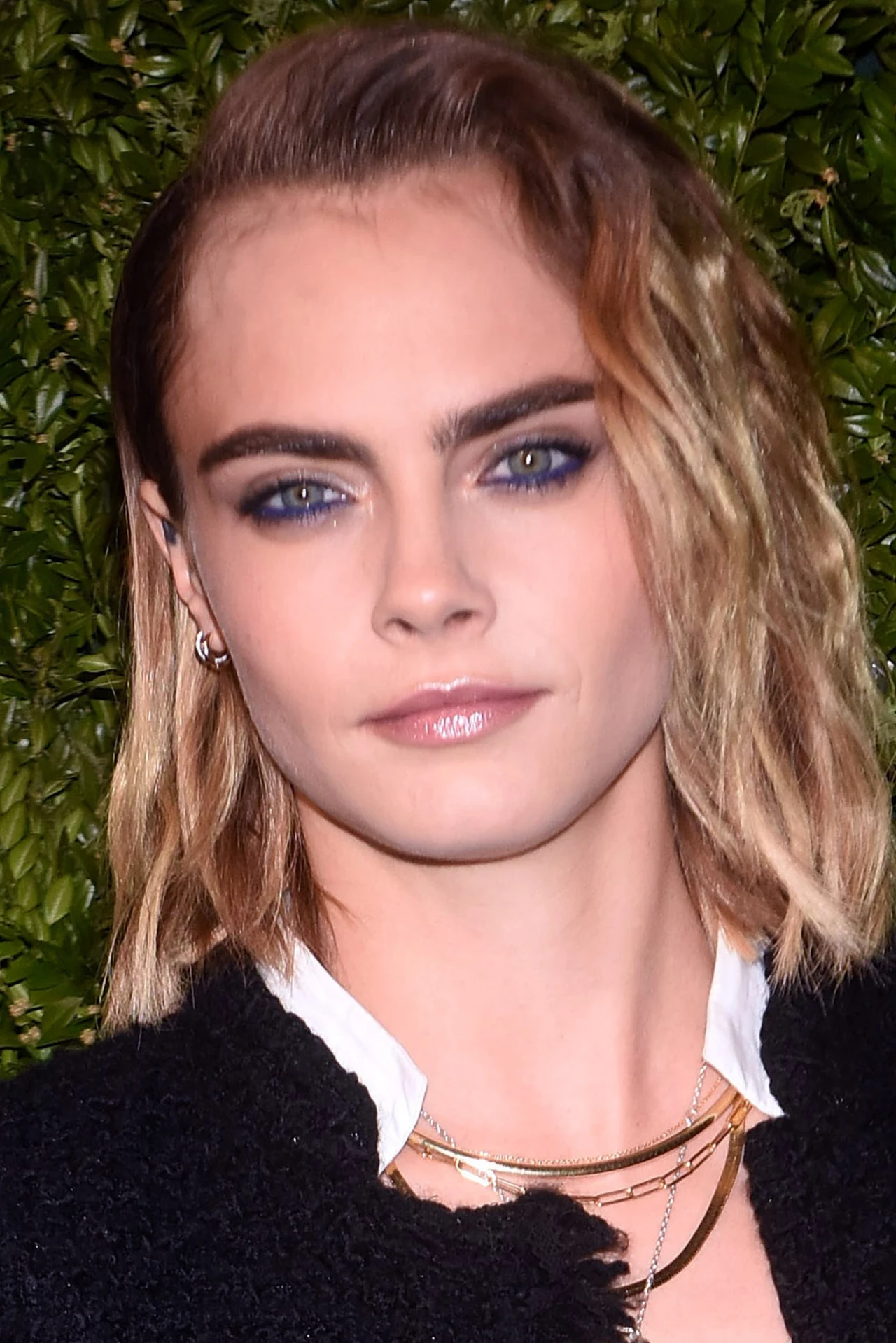 Brwi w stylu modelki Cary Delevingne