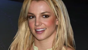 Cienkie brwi jak u Britney Spears znów są hitem. Trend na 2025 rok w nowej, eleganckiej wersji