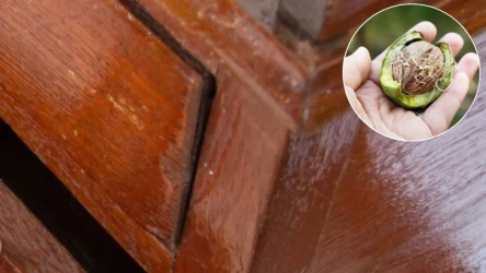 Masz drewniane meble, na których pojawiły się zarysowania? Nie wyrzucaj ich, możesz zmniejszyć widoczność rys prostym trikiem