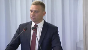 Komornik wszedł na konto Bąkiewicza. Babcia Kasia dostała przelew