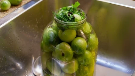 Za polskie oliwki uchodzą marynowane zielone mirabelki