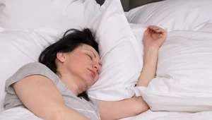 Jest gorszy niż niedobór snu i zwiększa ryzyko śmierci. Naukowcy zaskoczeni