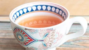 Nie wyrzucaj tej części pomidora. Zrób napar, który przyspieszy metabolizm