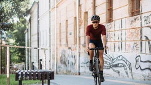 Kiedy można dostać mandat za jazdę na rowerze? Policja nakłada kary za te wykroczenia.