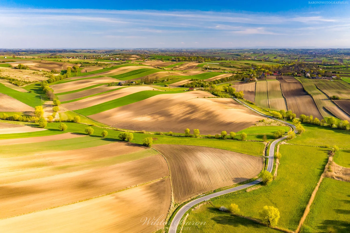 Ponidzie z lotu ptaka w okolicach Czarnocina Ponidzie z lotu ptaka w okolicach Czarnocina