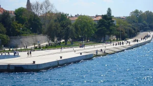 Morskie fale tworzą muzykę na żywo. Tego nie zapomnisz do końca życia