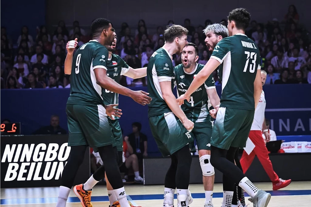 Liga Narodów siatkarzy. Marcin Komenda (trzeci z prawej) wykorzystał szansę w kadrze Grbicia Liga Narodów siatkarzy. Marcin Komenda (trzeci z prawej) wykorzystał szansę w kadrze Grbicia