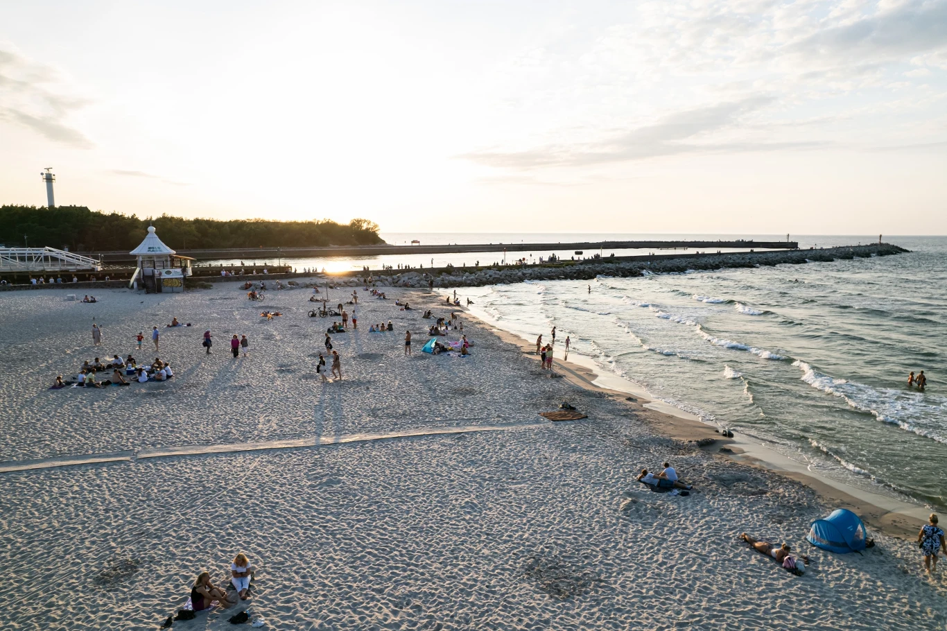 Ustka to popularny kurort nad Morzem Bałtyckim. Za co uwielbiają go turyści?