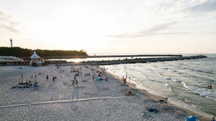 Ustka to popularny kurort nad Morzem Bałtyckim. Za co uwielbiają go turyści?