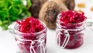 Takie buraczki do słoików robi moja mama. Są pyszne i nie potrzebują octu