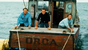 Richard Dreyfus, Roy Scheider i Robert Shaw w "Szczękach" w scenie polowania na rekina