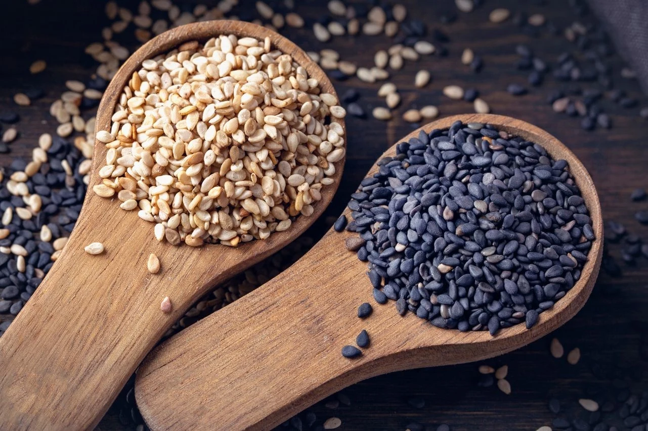 Sezam biały i czarny warto włączyć do swojej codziennej diety