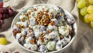 Sałatka Kongresowa to połączenie słodko-wytrawnych smaków