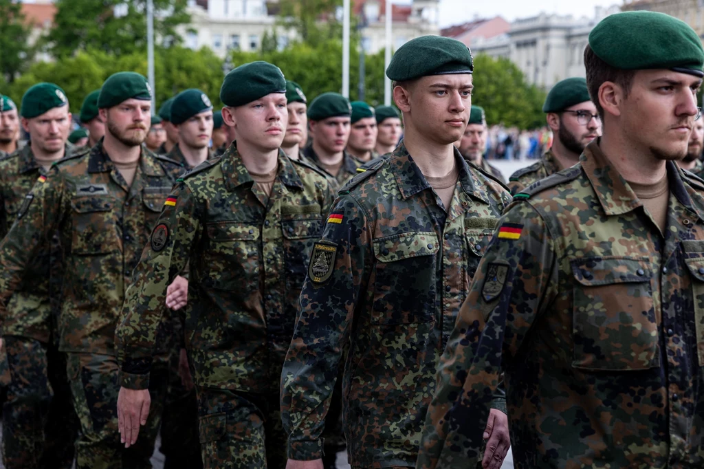 Młodzi Niemcy coraz bardziej zainteresowani wstępowaniem do Bundeswehry Młodzi Niemcy coraz bardziej zainteresowani wstępowaniem do Bundeswehry
