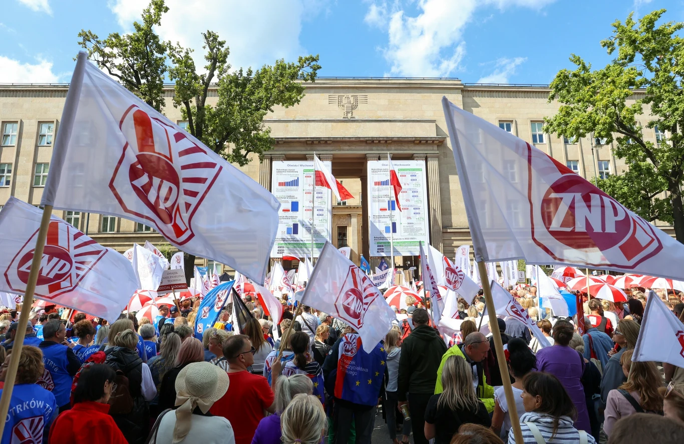 Nauczyciele chcą podwyżek. 1 września przyjadą na protest do Warszawy Nauczyciele chcą podwyżek. 1 września przyjadą na protest do Warszawy