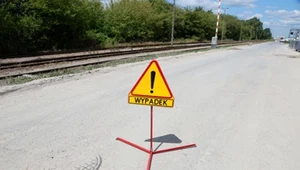 Tragedia na przejeździe kolejowym. Bus wjechał pod pociąg