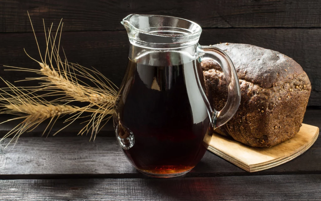 Kwas chlebowy - w PRL kultowy napój na upały, dzisiaj prawdziwe superfood