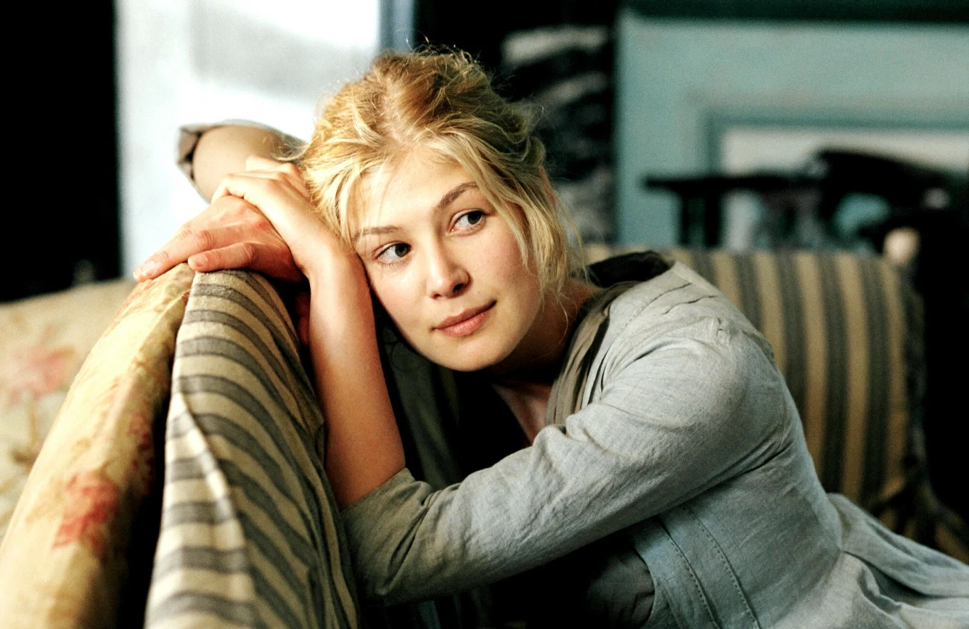 Rosamund Pike w filmie "Duma i uprzedzenie"