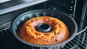 Robisz ciasto, a skończył ci się proszek do pieczenia? Bez problemu zastąpisz go nie tylko sodą