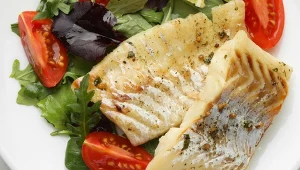 Smażony filet z sandacza to świetna propozycja na lekki obiad czy kolację