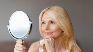 Nie musisz wydawać milionów, by powstrzymać zmarszczki. Wystarczy, że zrobisz to