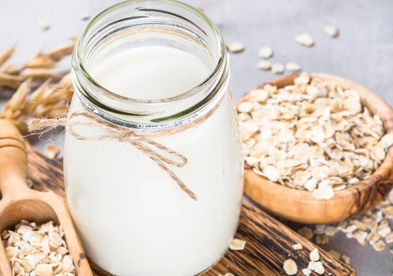 Woda owsiano-lniana to napój, który kosztuje groszy, a wspiera organizm na wielu płaszczyznach. Co o nim wiadomo?