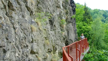 Ścieżka Hochbergów to jedna z najbardziej malowniczych tras spacerowych w Polsce. Co wiadomo na jej temat?