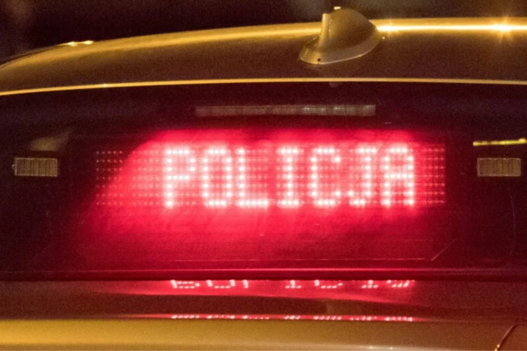 Na polskich drogach jest coraz więcej nieoznakowanych radiowozów. Na polskich drogach jest coraz więcej nieoznakowanych radiowozów.