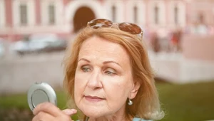 To nie wiek, to błędy. Przez te nawyki twoja skóra wygląda starzej, niż powinna