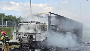 Ciężarówka stanęła w ogniu na A4. Autostrada zablokowana