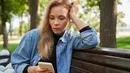 Co dzieje się z mózgiem i całym ciałem, gdy przestajemy używać telefonu? Efekty dla wielu mogą być wstrząsem