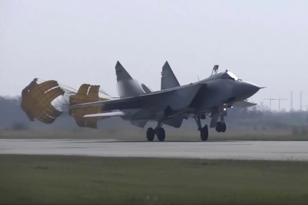 Samoloty MiG-31 są zdolne do przenoszenia pocisków hipersonicznych Kindżał Samoloty MiG-31 są zdolne do przenoszenia pocisków hipersonicznych Kindżał