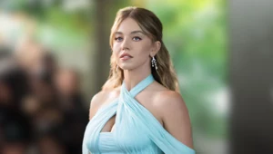 Współczesna księżniczka wie, jak naprawić samochód. Sydney Sweeney zachwyca na czerwonym dywanie