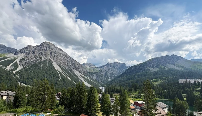 Kraj jak z bajki kusi turystów. Tu niebo kłania się majestatycznym Alpom