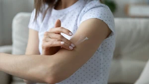 Rogowacenie okołomieszkowe – przyczyny, objawy i skuteczna pielęgnacja