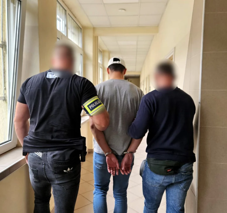 Wykorzystał dane żołnierza, aby wyłudzić kredyt. Wpadł na gorącym uczynku Wykorzystał dane żołnierza, aby wyłudzić kredyt. Wpadł na gorącym uczynku
