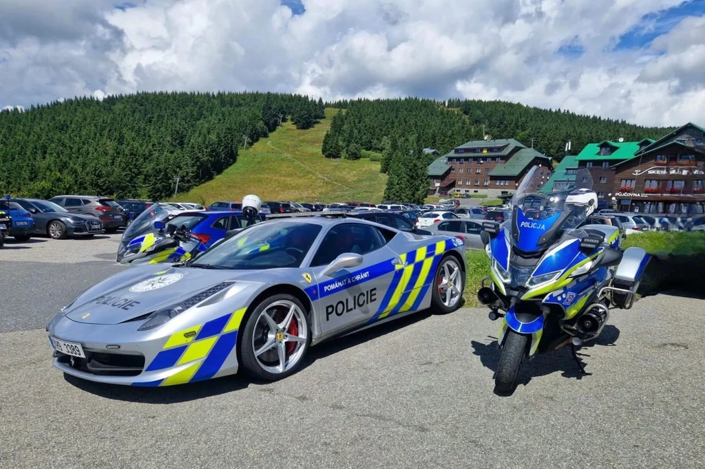 Polska policja wsparła kolegów z Czech. W nagrodę rozdawano piwo Polska policja wsparła kolegów z Czech. W nagrodę rozdawano piwo