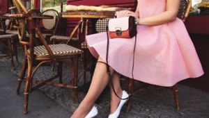 Gdzie położyć torebkę w restauracji? Mini savoir-vivre, który zmieni twój komfort przy stole