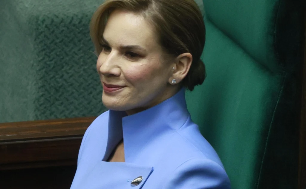 Zdaniem ekspertki ten odcień niebieskiego idealnie podkreślił urodę Nawrockiej.