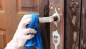 Umyj drzwi przed 9 sierpnia 2025. Jeśli zapomnisz, pech będzie cię ścigał