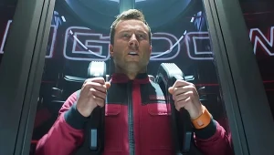 Glen Powell w filmie "Uciekinier"