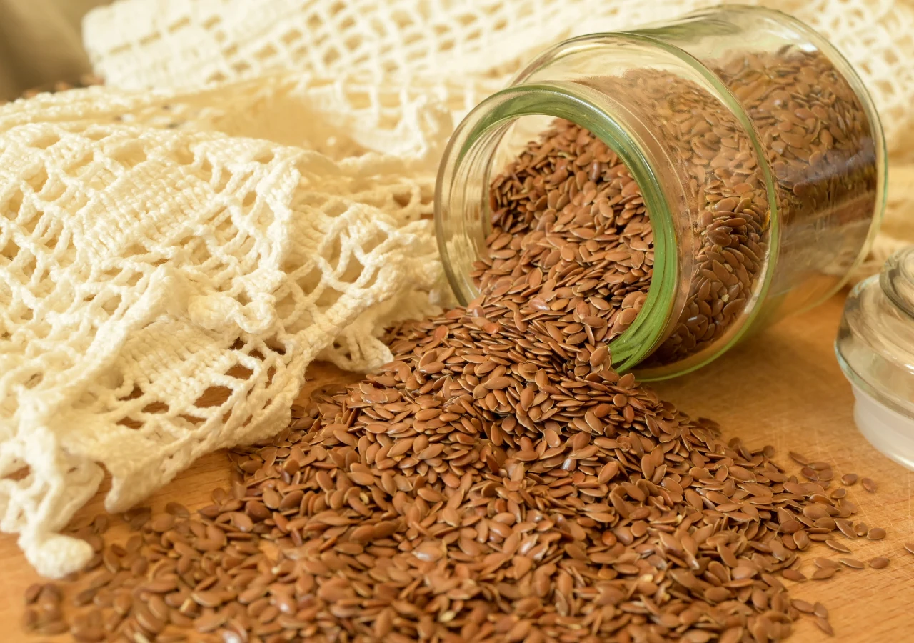 Siemię lniane to skarbnica zdrowia, która najbardziej słynie z łagodzenia dolegliwości żołądkowo-jelitowych. Jakie jeszcze posiada właściwości? Siemię lniane to skarbnica zdrowia, która najbardziej słynie z łagodzenia dolegliwości żołądkowo-jelitowych. Jakie jeszcze posiada właściwości?