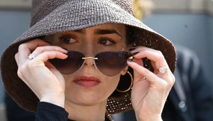Odmieniona Lily Collins na planie "Emily w Paryżu". Nowe zdjęcia