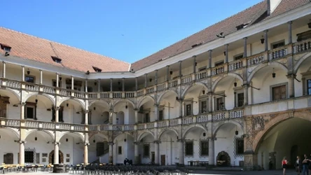 Zamek Piastów Śląskich w Brzegu, dziedziniec zamkowy